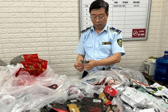 Thu giữ 3.700 thực phẩm đồ ăn ‘bẩn’… phục vụ học sinh