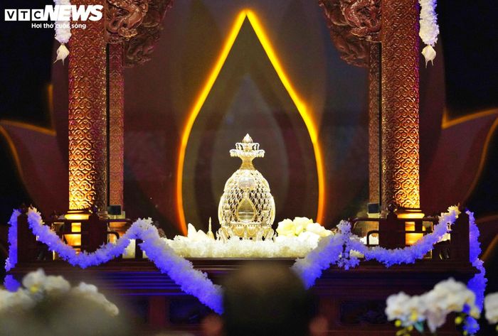 Cận cảnh bên trong khu vực người dân chiêm bái xá lợi Phật ở TP.HCM
