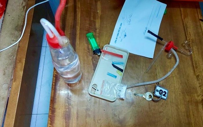 Bắt quả tang hai đối tượng tàng trữ ma túy