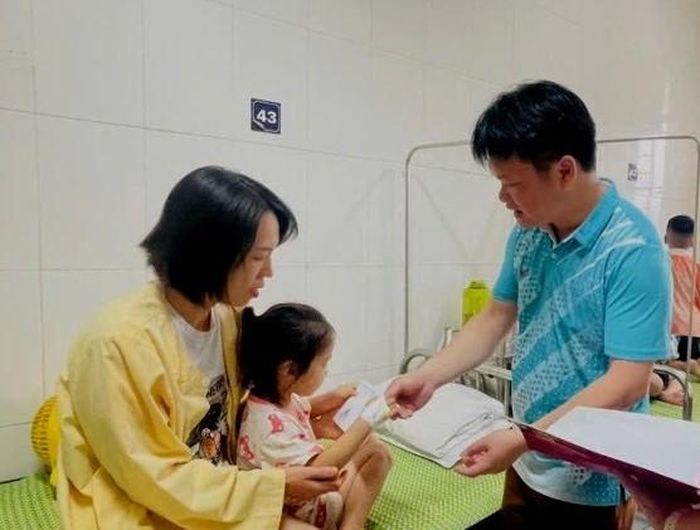 16 trẻ nhập viện cấp cứu sau buổi ăn trưa tại trường
