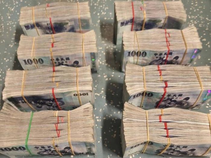Hơn 3,4 tỷ đồng tiền mặt bị bỏ quên trên tàu