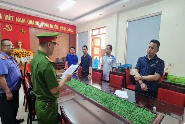 Mong được làm giáo viên, 2 gia đình… mất trắng 240 triệu đồng