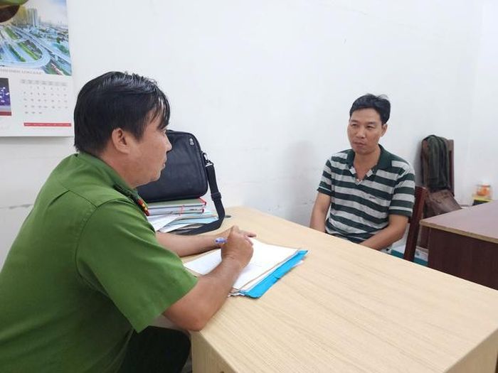 Danh tính người đàn ông bẻ gãy cần gạt nước ô tô
