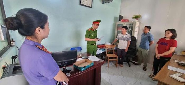 Mua bán trái phép hóa đơn, giám đốc và kế toán công ty bị khởi tố